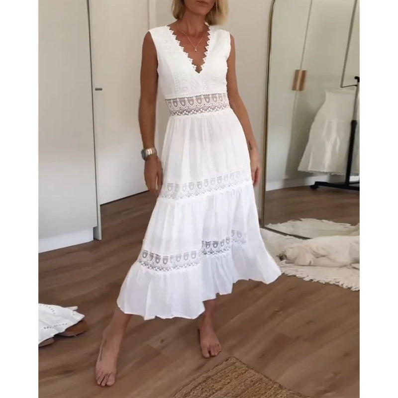 Aurélie – Elegant Lace Dress with a V-Neckline