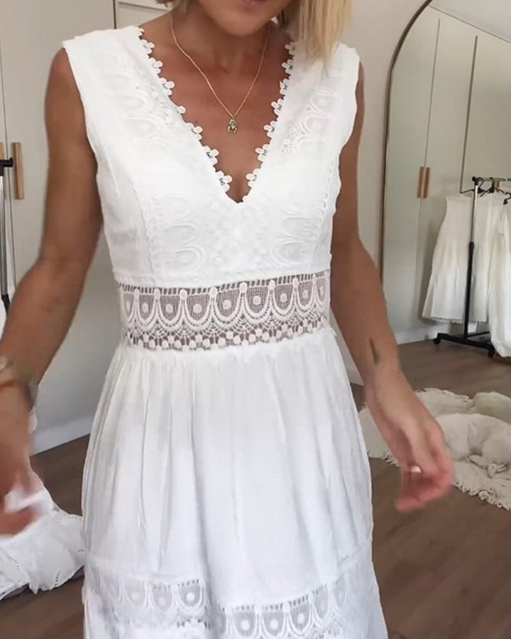 Aurélie – Elegant Lace Dress with a V-Neckline