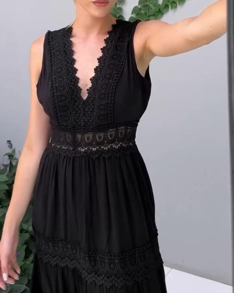 Aurélie – Elegant Lace Dress with a V-Neckline