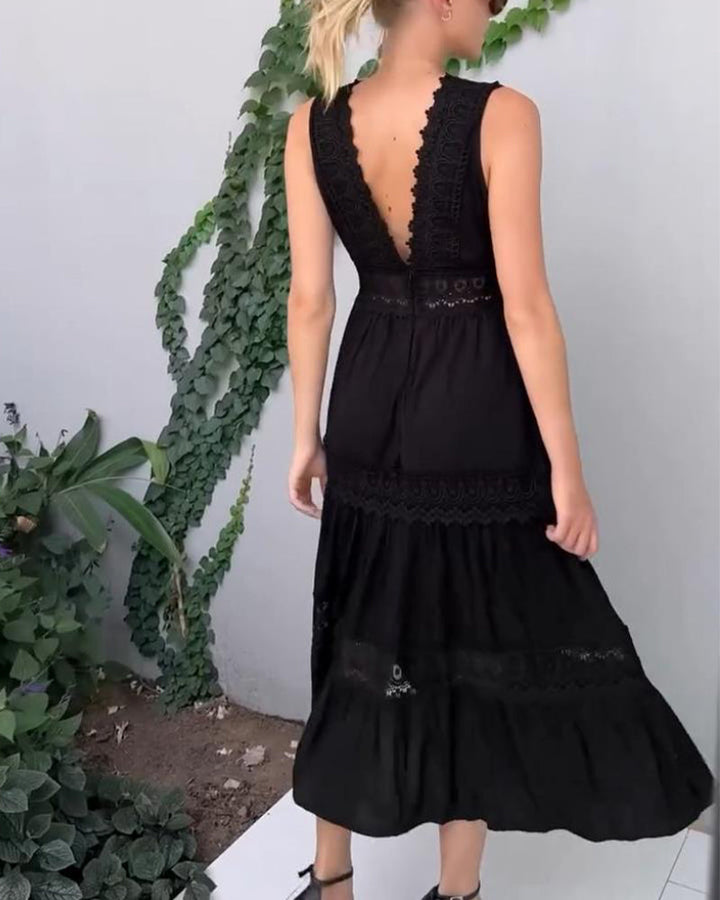 Aurélie – Elegant Lace Dress with a V-Neckline