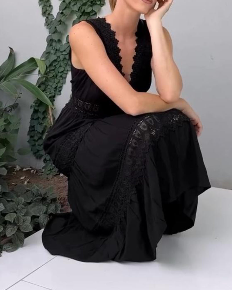 Aurélie – Elegant Lace Dress with a V-Neckline
